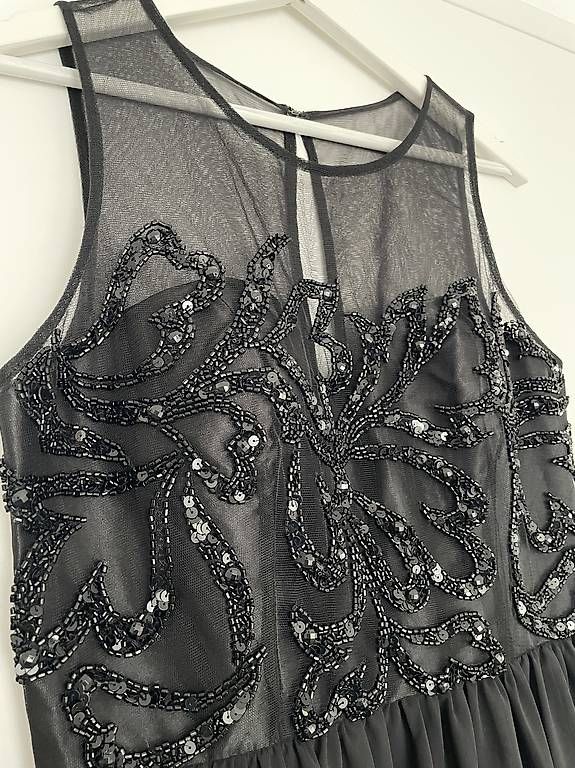 Vestiti: Festkleid / Abendkleid  – Usato da Winterthur venduto da Romi