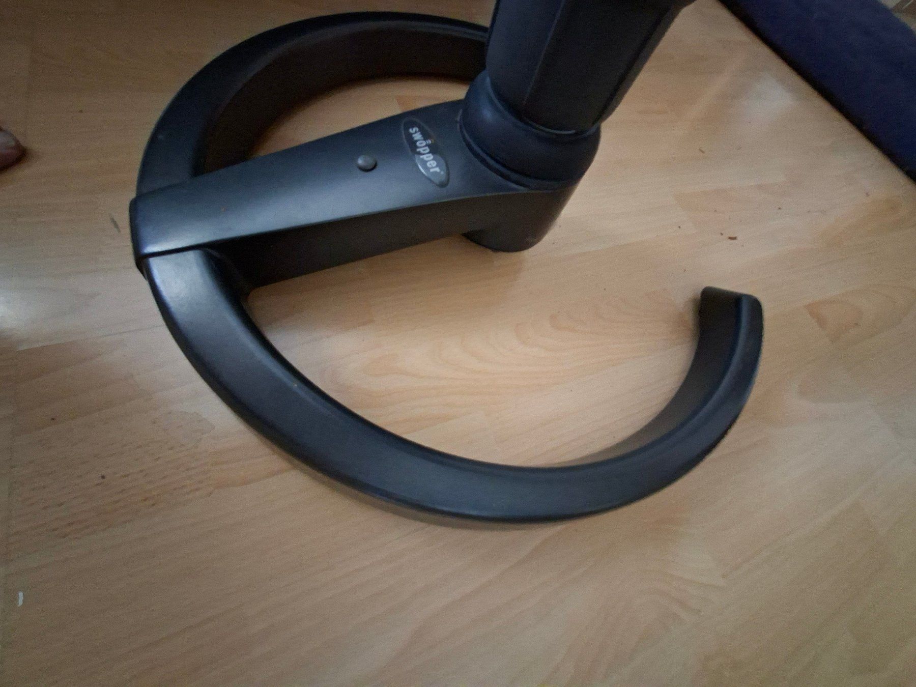 Sgabelli: Aeris Swooper - ergonomischer Bürohocker mit Gleiter – Usato da St. Gallen venduto da pevau62 4