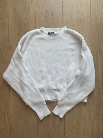 Pull Bershka blanc taille M, idéal pour l'hiver❄️