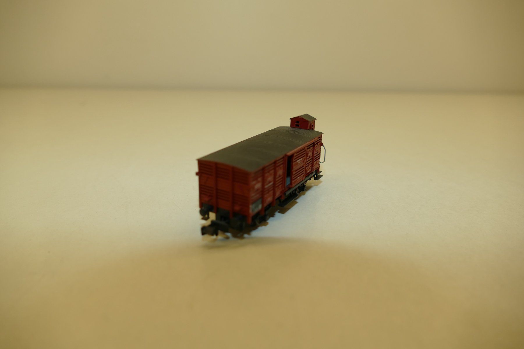 Fleischmann Modellini di ferrovie: Fleischmann N: DB Güterwagen mit Bremshaus – Nuovo (secondo la descrizione) da Niederhasli venduto da rail-duerst 3