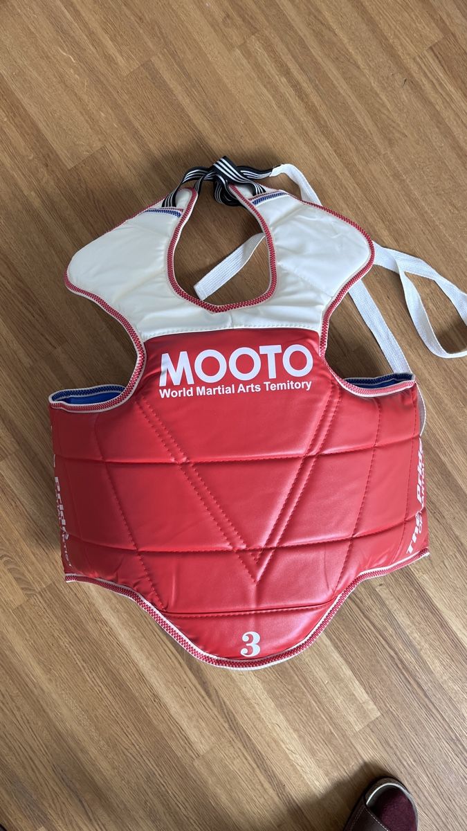 Protezioni & Imbottiture: Taekwondo Schutz-Set – Usato da Winterthur venduto da Strubina 1