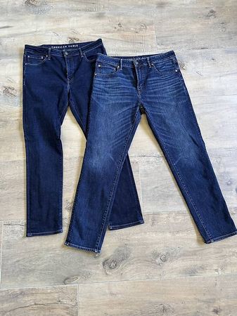 Zwei sehr schöne AE Jeans Grösse 36