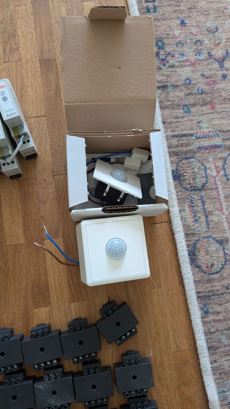 DigitalSTROM Componenti elettronici: digitalSTROM Smarthome Komplettpaket – Usato da Münchenbuchsee venduto da heinz-5 5