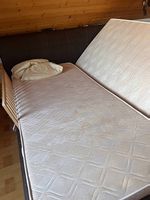 Doppelbett mit Stauraum