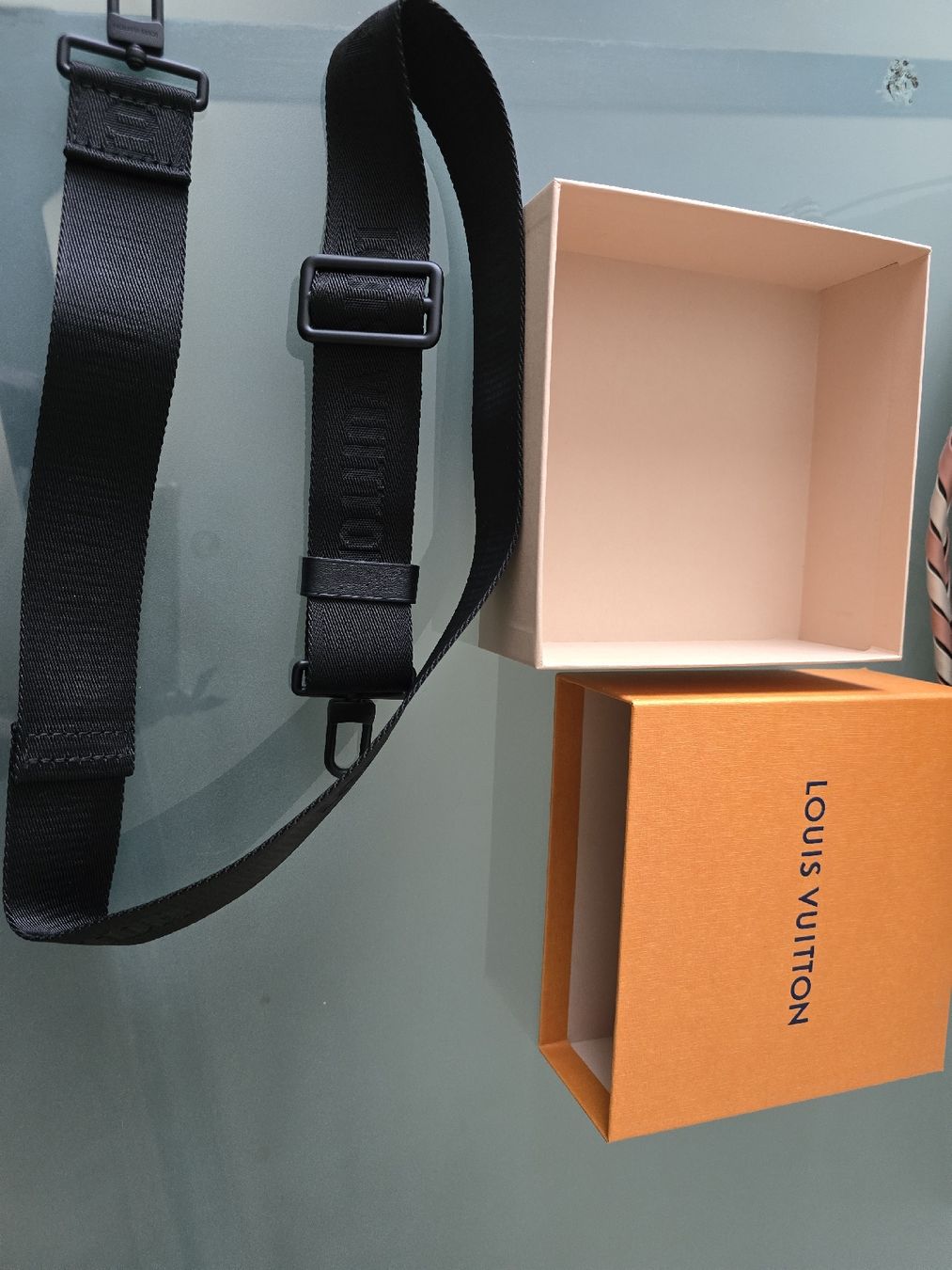 Louis Vuitton Altro in  Abbigliamento & Accessori: Louis Vuitton Strap – Nuovo (secondo la descrizione) da wallisellen venduto da funkelsternchen5 1