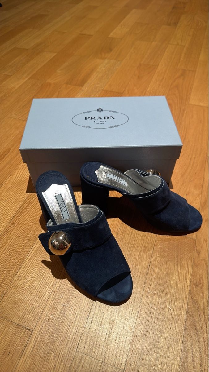 Prada Scarpe da donna: Prada Navy Suede Mules Size 40 Silver Ball Accent – Usato da Schlieren venduto da GaRe2509 1