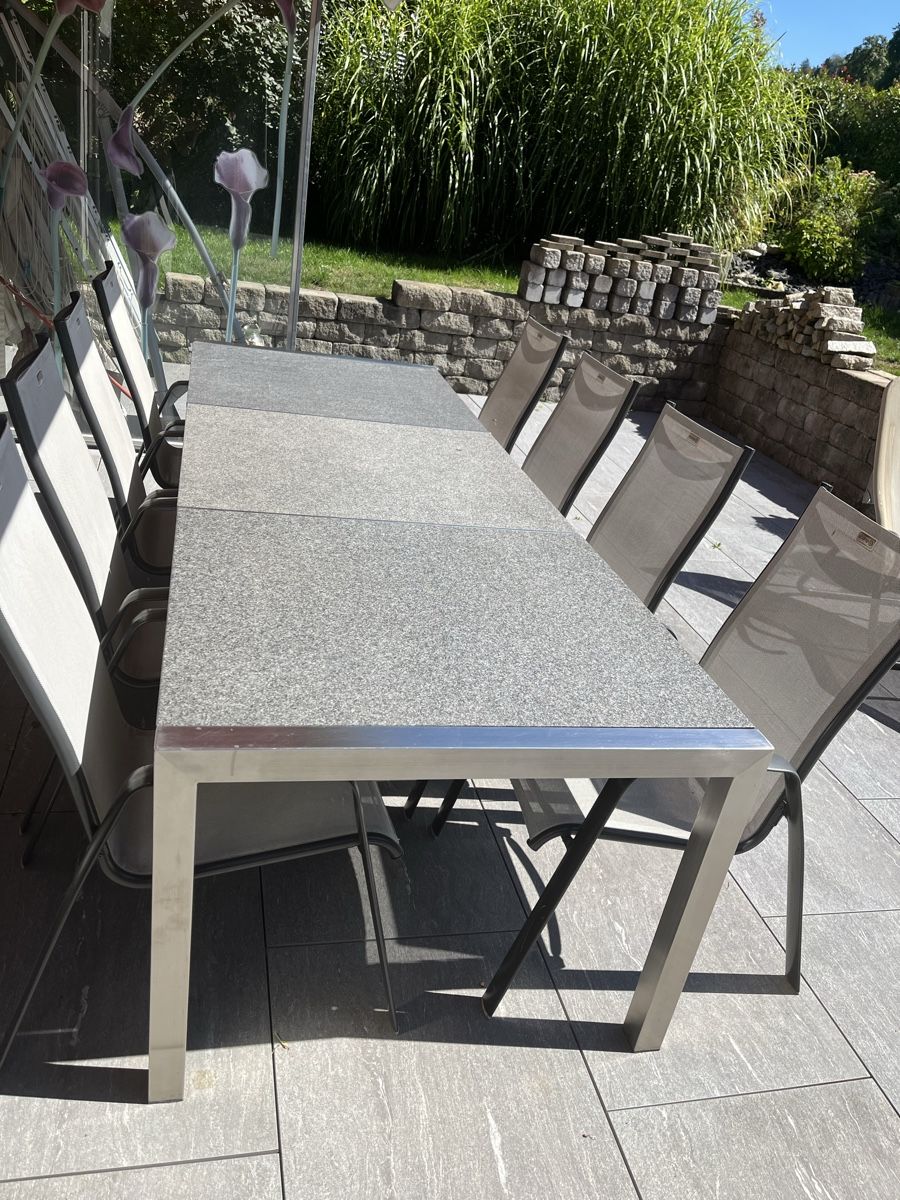 Set di tavolo e panche: Gartentisch mit 8 Stühlen – Usato da Obernau venduto da haefliiv