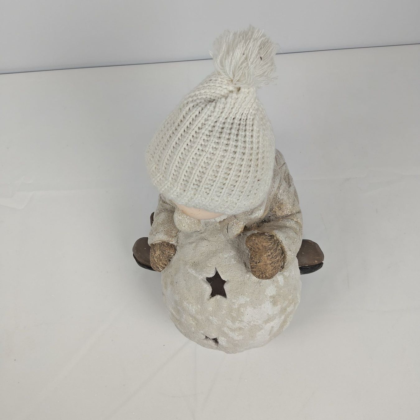 Statuette: Dekofigur Winterkind mit Schneeball – Usato da Wettingen venduto da Wendemarket 6