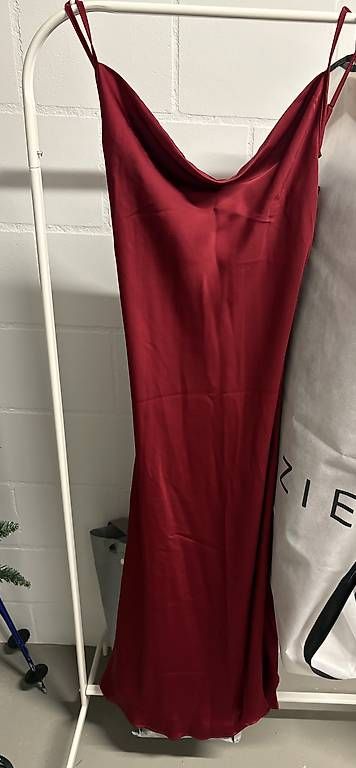 Robes: Rotes Festkleid – D'occasion à Aesch BL par sab_9j2z 1