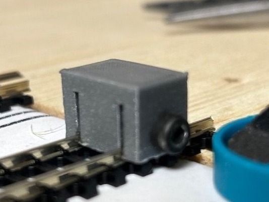 Trix Modelleisenbahnen: 2 set Flex Track Holder N Gauge Minitrix – Gebraucht aus St-Imier von foto2hand 1