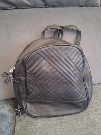 Schöner, kleiner, schwarzer Rucksack für den Alltag!