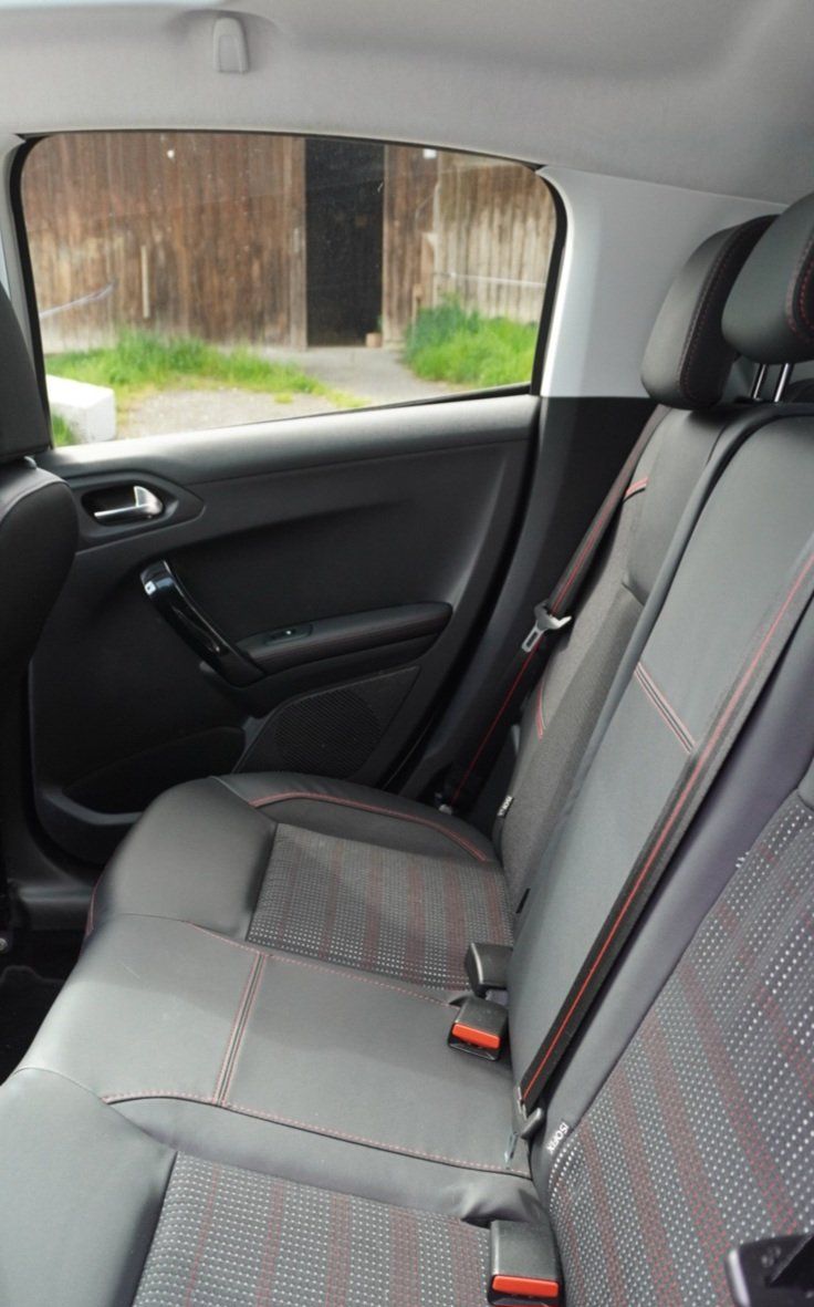 Peugeot Automobili: Peugeot 208 1.2i SST – Usato da Römerswil LU venduto da Apfel141 6