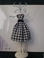 Schmuckständer Puppe Karomuster Kleid guter Zustand
