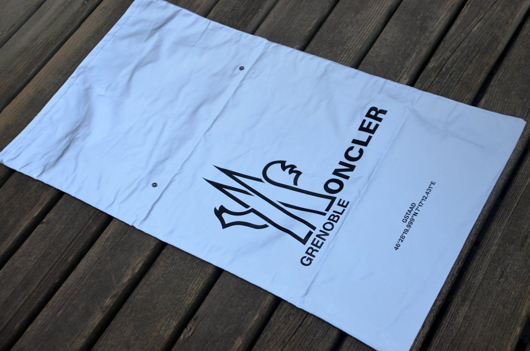 Moncler Zaini: Moncler retroreflektierend Rucksack /  sac à dos – Usato da Collonges venduto da arashee