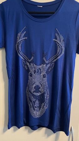 Blaues Shirt mit Hirsch aus Steinchen