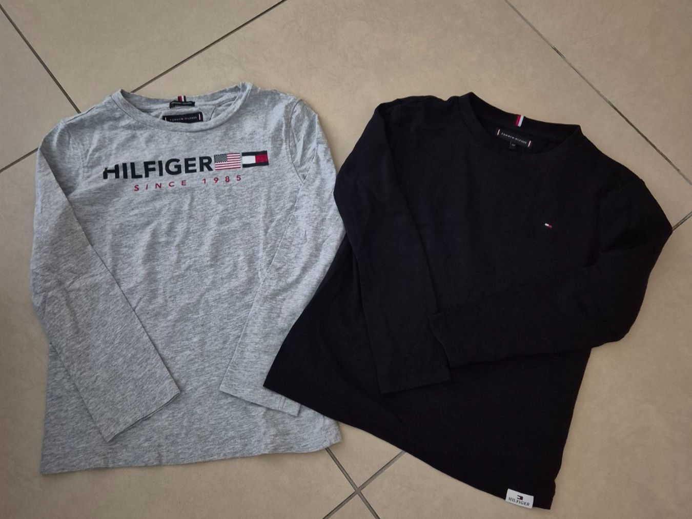 Tommy Hilfiger Camicie, T-shirt & Polo: 2 t-shirts manches longues garçon – Usato da Sierre venduto da syl_6x2h 1