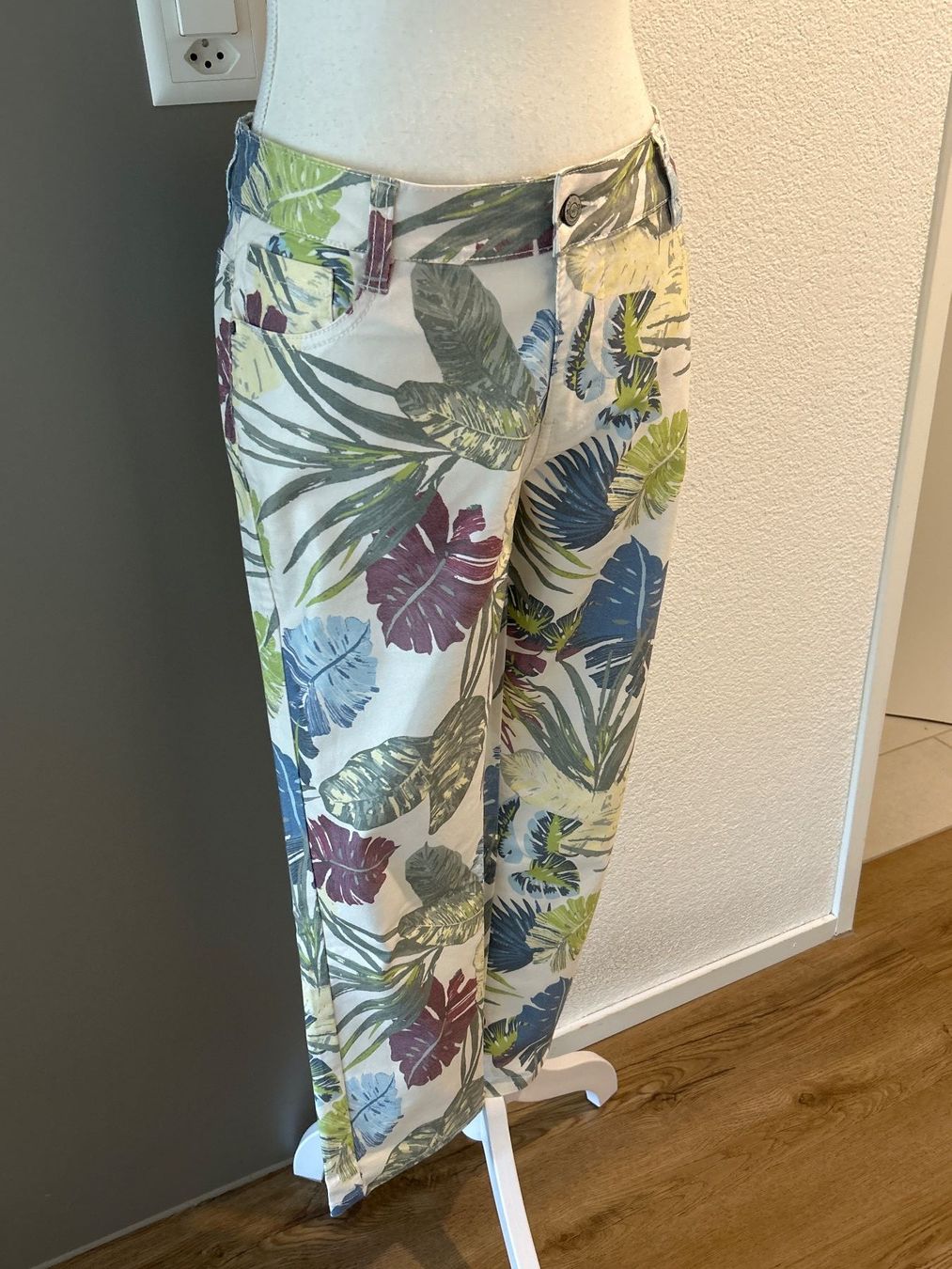 Pantaloni: Damenhose weiss mit Muster von Multiblu Gr.40 – Nuovo (secondo la descrizione) da Brunnen venduto da Nala2929 3