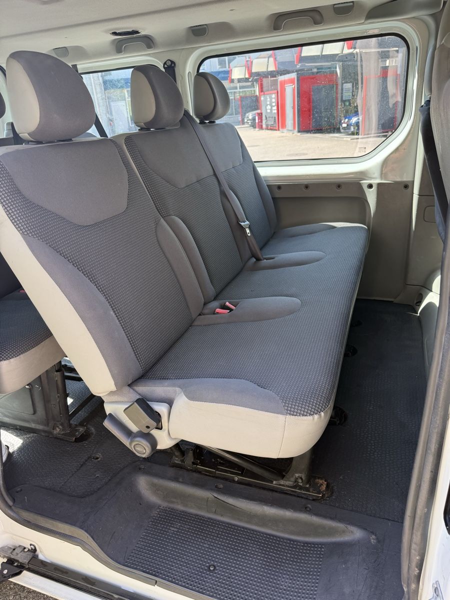 Servizi & Riparazioni: Miete 9 platzte Minivan – Usato da Chiasso venduto da she_9rhj 2