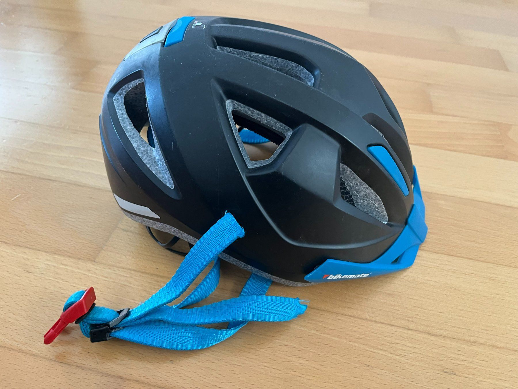 Caschi: Kinderhelm blau-schwarz – Usato da Muttenz venduto da Juvenile33 3