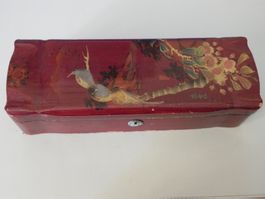 Alte Schachtel "Chocolat Lucerna" / Lackschatulle?