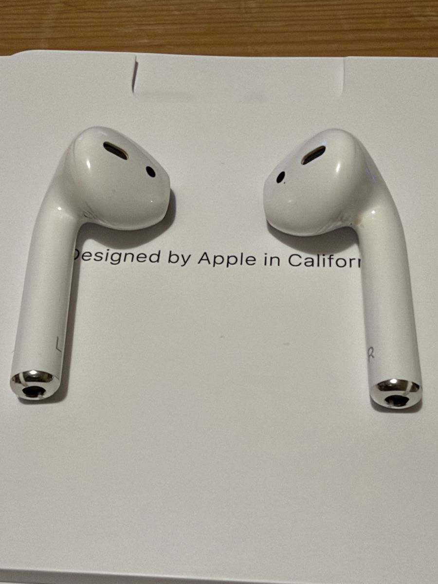 Apple Kopfhörer: Apple AirPods 2 with Charging Case  – Gebraucht aus Flumserberg tannenboden alp von pedroredshoes 2