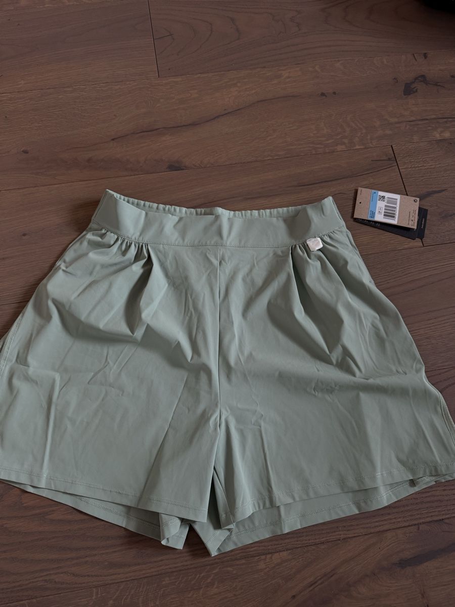 Pantaloni: Nike shorts – Nuovo e nell'imballaggio originale da Zürich venduto da Bellinka23