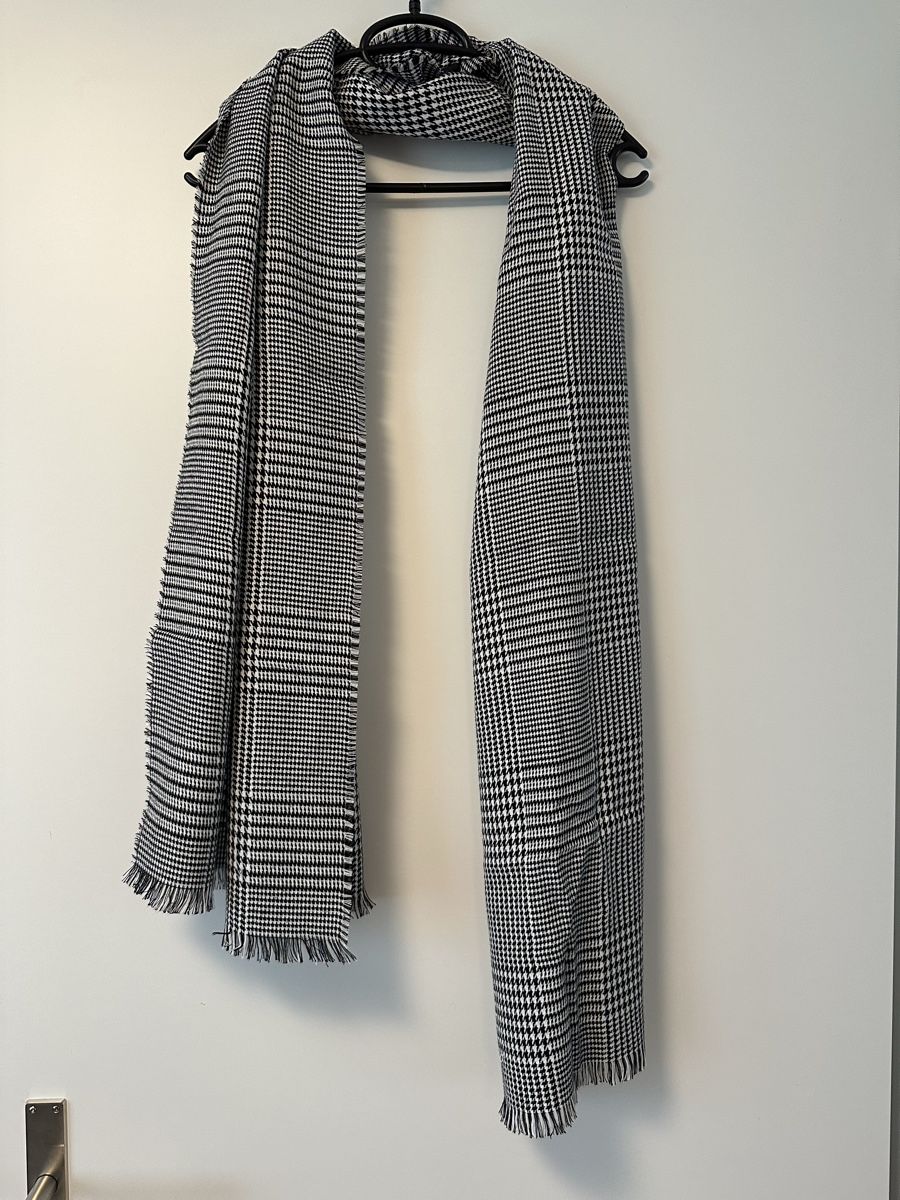 Foulard & Sciarpe: Schal schwarz/weisses Hahnentrittmuster – Nuovo (secondo la descrizione) da Ermatingen venduto da nic_x2tf