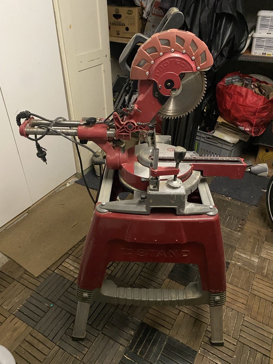 Einhell Tutte le macchine: Kappsäge Einhell RT-SM 305 L mit Untergestell gebraucht – Usato da Frauenfeld venduto da .BOO.