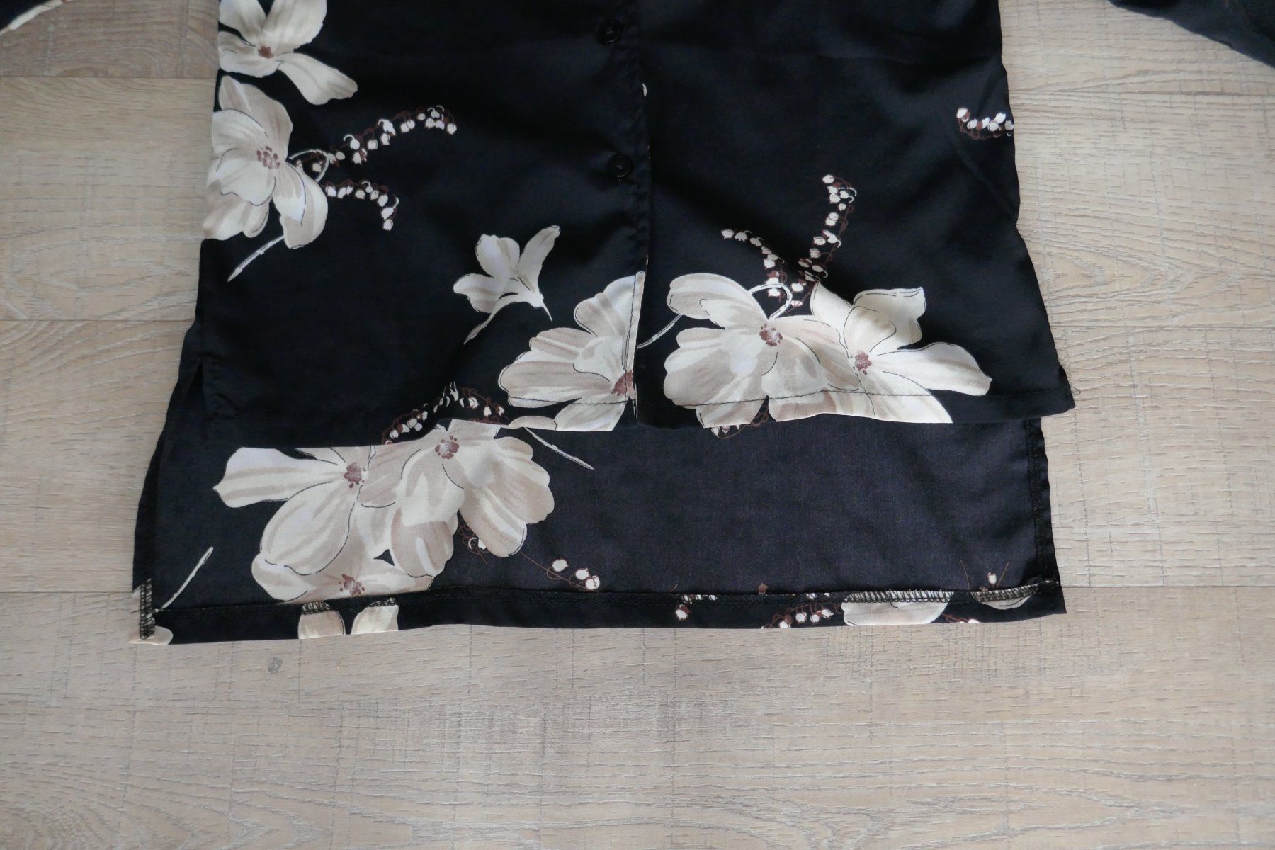 Blusen: Bluse / Hemdbluse / Cardigan Gr. S, schwarz mit Blumenmuster – Gebraucht aus Port von uzuku 3