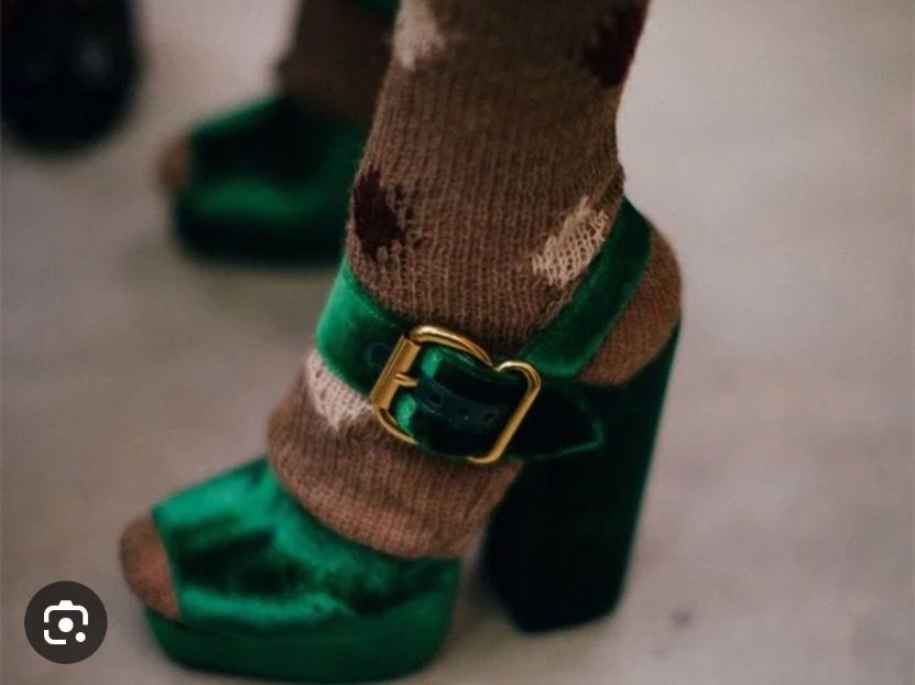 Prada Scarpe da donna: Prada  Velvet Sandalen – Usato da Schaffhausen venduto da Nadiuna