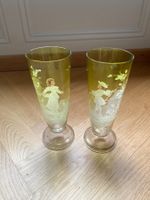 Lot de 2 verres – flûtes émaillées Mary Gregory, années 1900