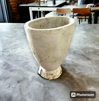 Massive, schwere Vase/Übertopf aus Beton/Stein