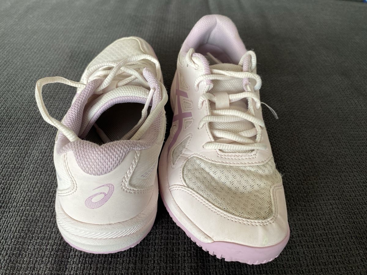 Asics Schuhe für Jungen: Asics Hallenschuhe Grösse 38 – Gebraucht aus Oberdiessbach von Magalli 2