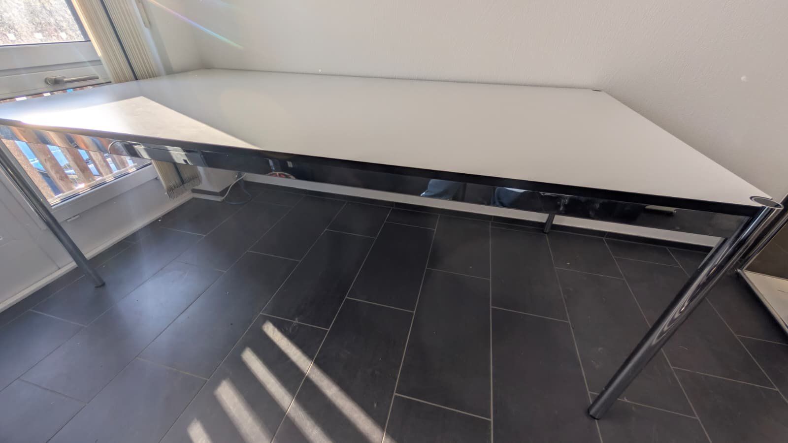 USM Scrivanie: USM Haller Schreibtisch – Usato da Davos Platz venduto da bongo007