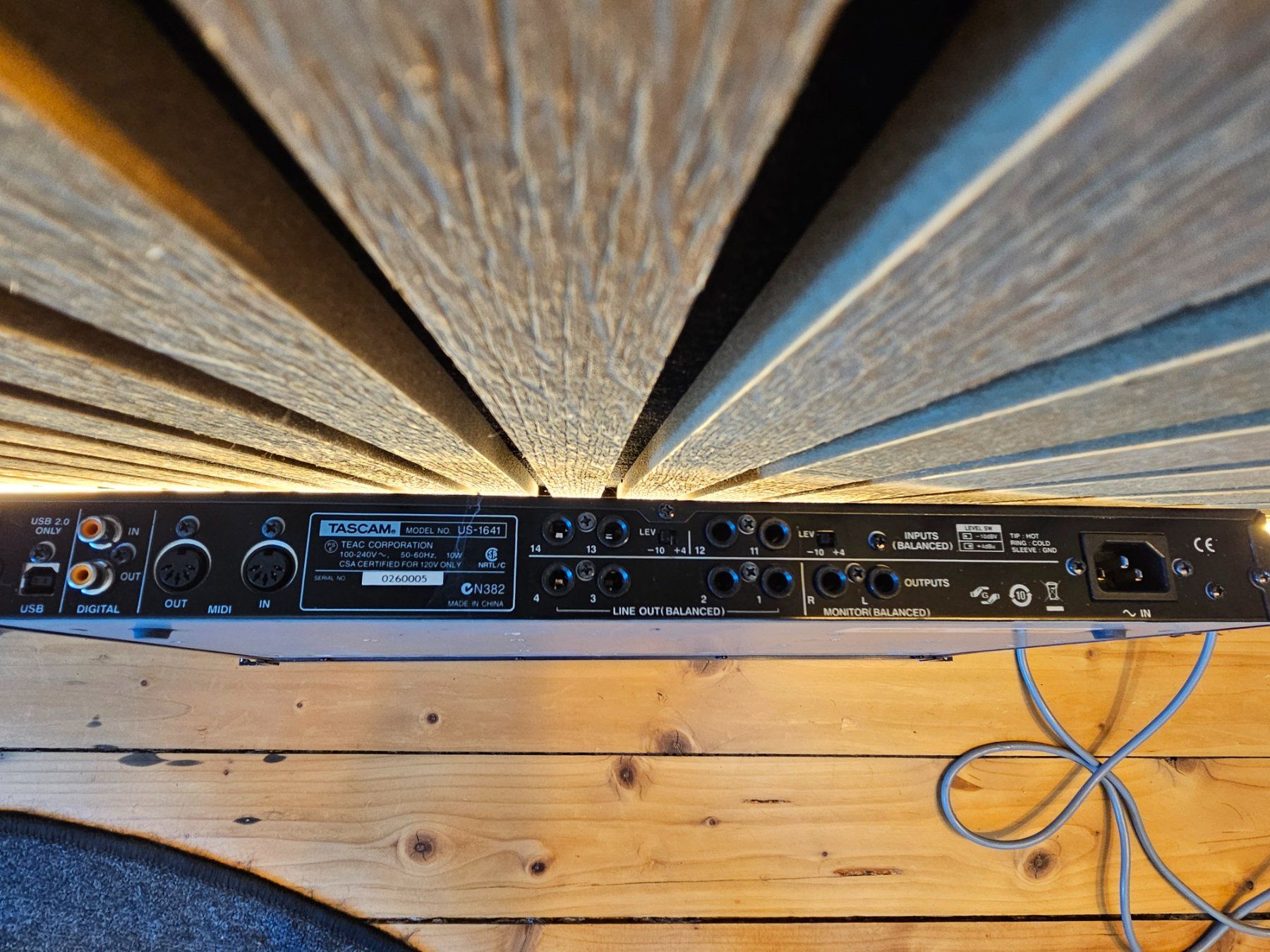 Convertitori: US-1641 16x4 Audio/MIDI Interface with USB 2.0 Technology – Difettoso da Bern venduto da wizotime 4