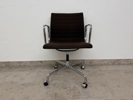 Original Vitra Eames Designer Bürostuhl in braunem Hopsak