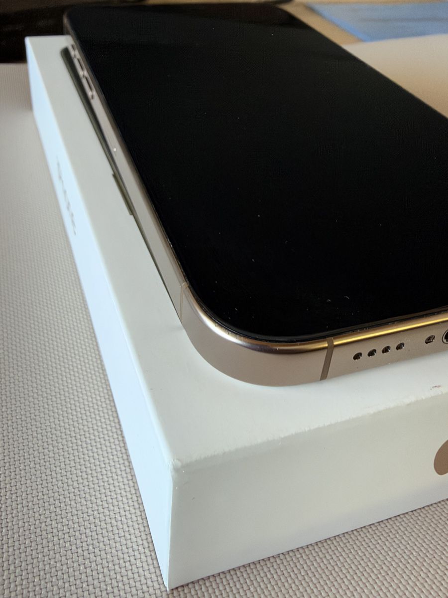 Apple Telefoni cellulari / Smartphones: iPhone 16 Pro Max 512 GB - Desert Titanium – Usato da St. Gallen venduto da AsanwaChee 1