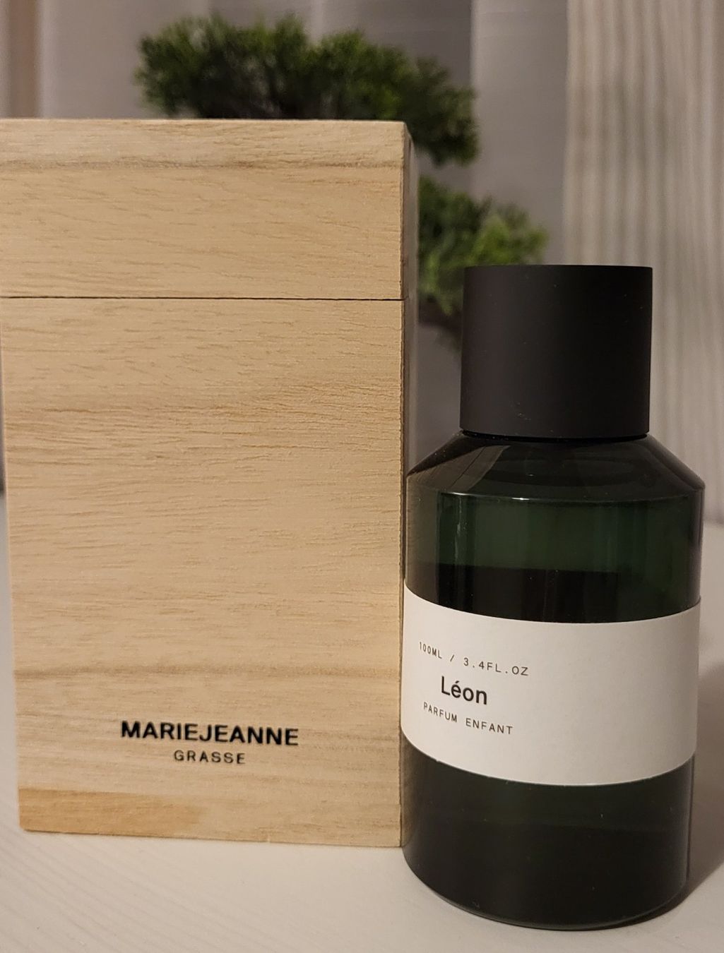 Profumi & Eau de Toilette: Marie Jeanne 'Léon' Parfum Enfant – Usato da Liebefeld venduto da cheoncheonhi