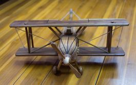 Avion biplan en bois