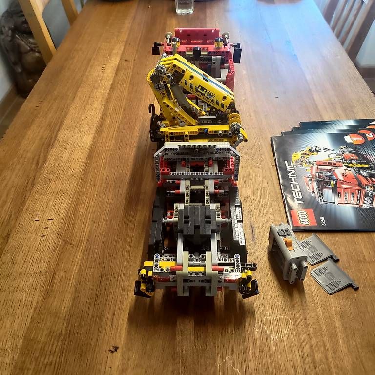 Baukästen: LEGO Technic 8258 Crane Truck aus 2009 – Gebraucht aus Pèry von Gopo 1