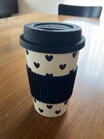 Becher mit Deckel