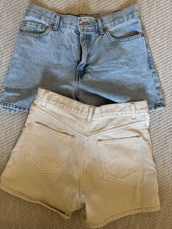 2 Damen Jeansshorts – Beige & Hellblau – Gr. M (38)
