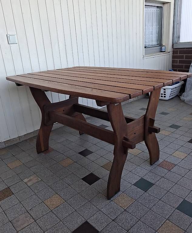 Set di tavolo e panche: Massive Gartentischgarnitur + 2 massive Holzstühle – Usato da Dintikon venduto da Rosenqueen