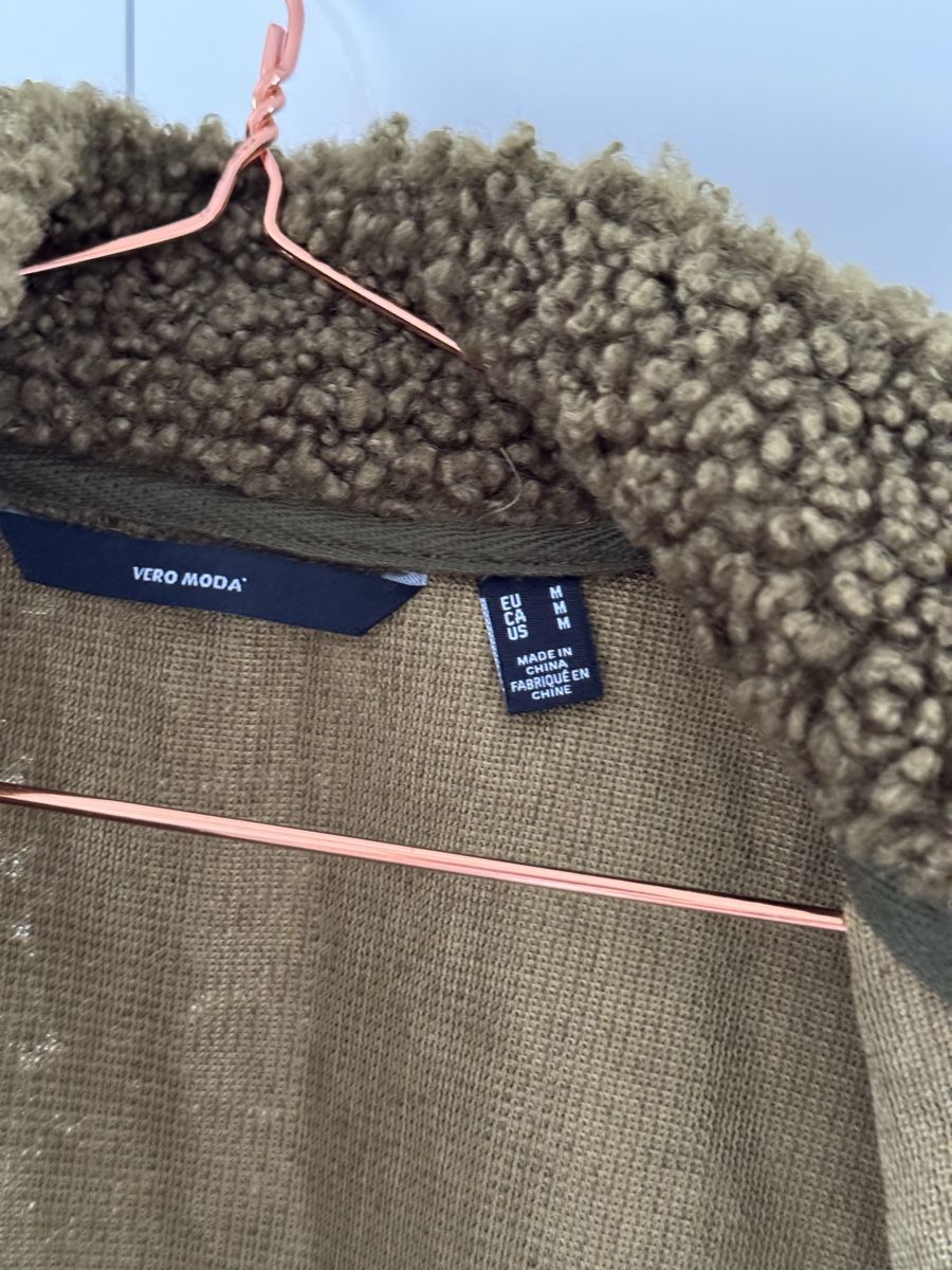 Vero Moda Giacche: Weste Vero Moda Teddyfleece oliv – Usato da Basel venduto da jul_8kpx 2
