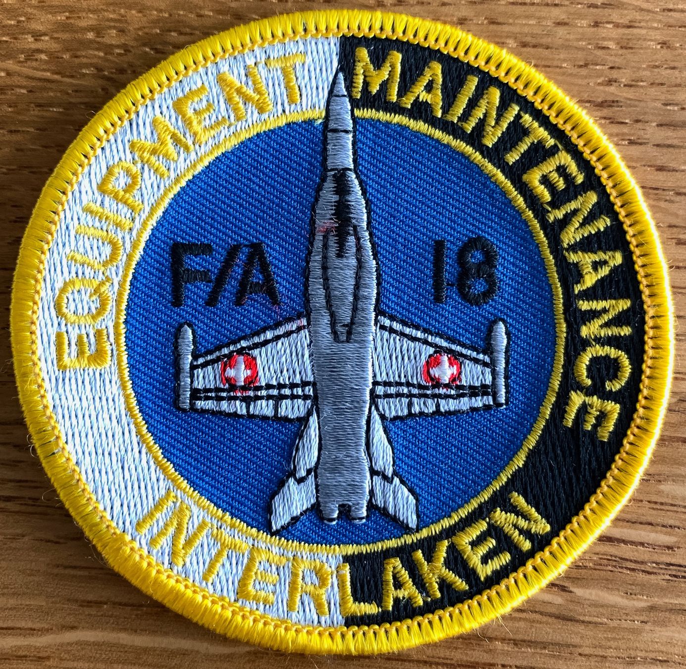 Schweizer Armee Patches: Schweizer Luftwaffe Hornet Eq. Maintenance Interlaken Patch – Neu (gemäss Beschreibung) aus Bern von mercandante