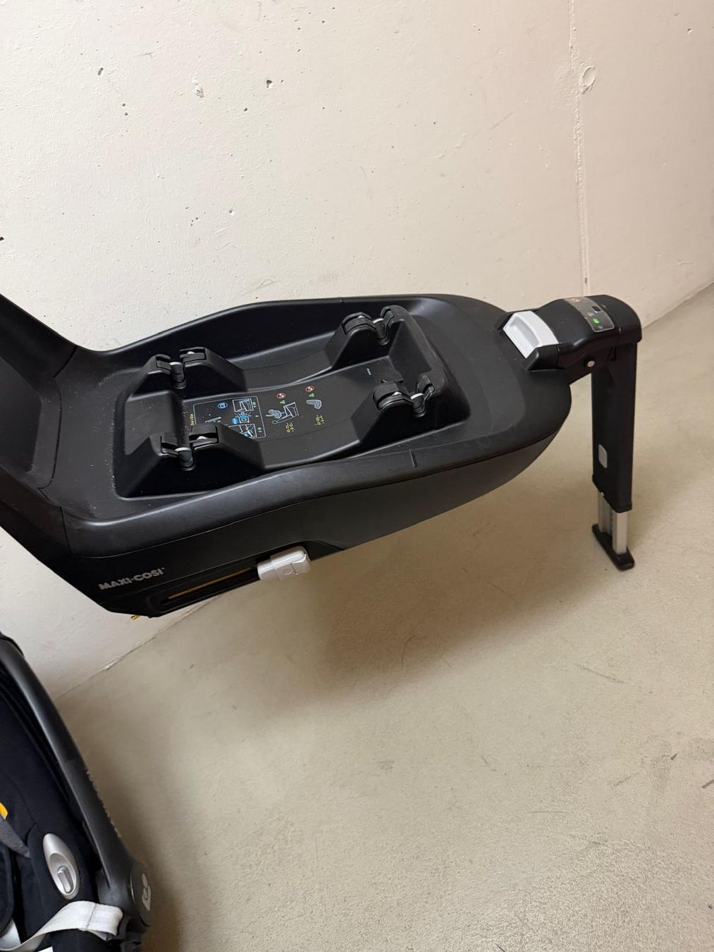 Maxi-Cosi Seggiolini per auto: Maxicosi + Isofix – Usato da Diessenhofen venduto da Carolinna 7