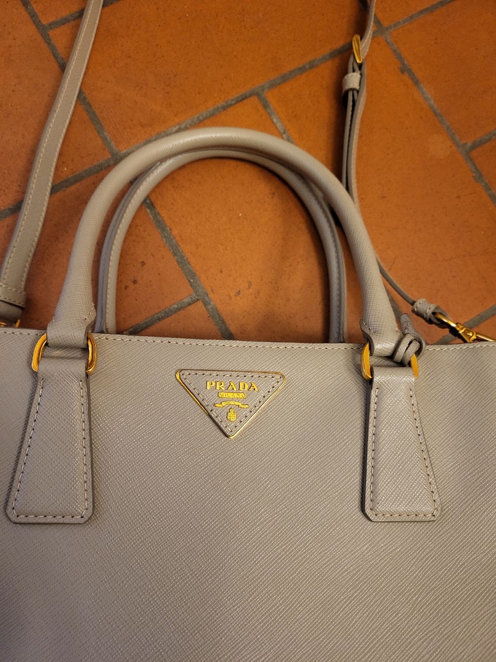 Prada Borse da donna: Prada Handtasche, Saffiano Lux, hellbeige – Nuovo e nell'imballaggio originale da Binningen venduto da Hofka64 1