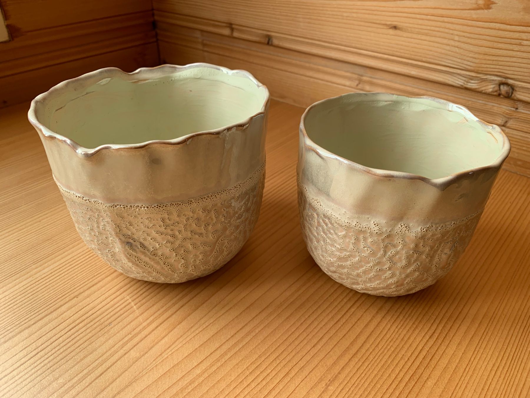 Vasi per fiori: 2 Keramik Übertöpfe beige – Usato da Sursee venduto da escape62