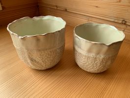 2 Keramik Übertöpfe beige