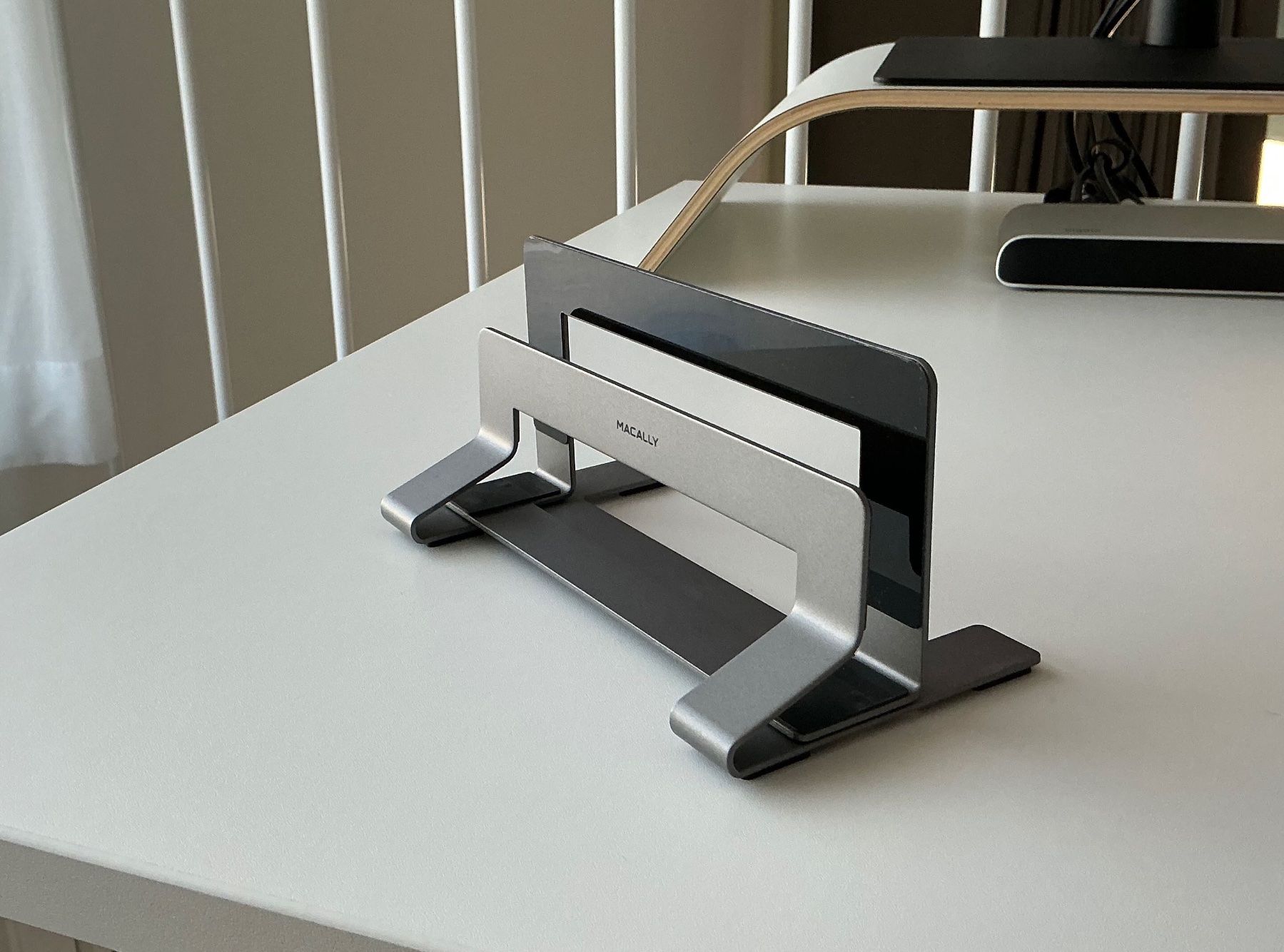 Racks & Cavalletti: MACALLY Vertical Laptop Stand – Usato da Zollikon venduto da halbkarat 2